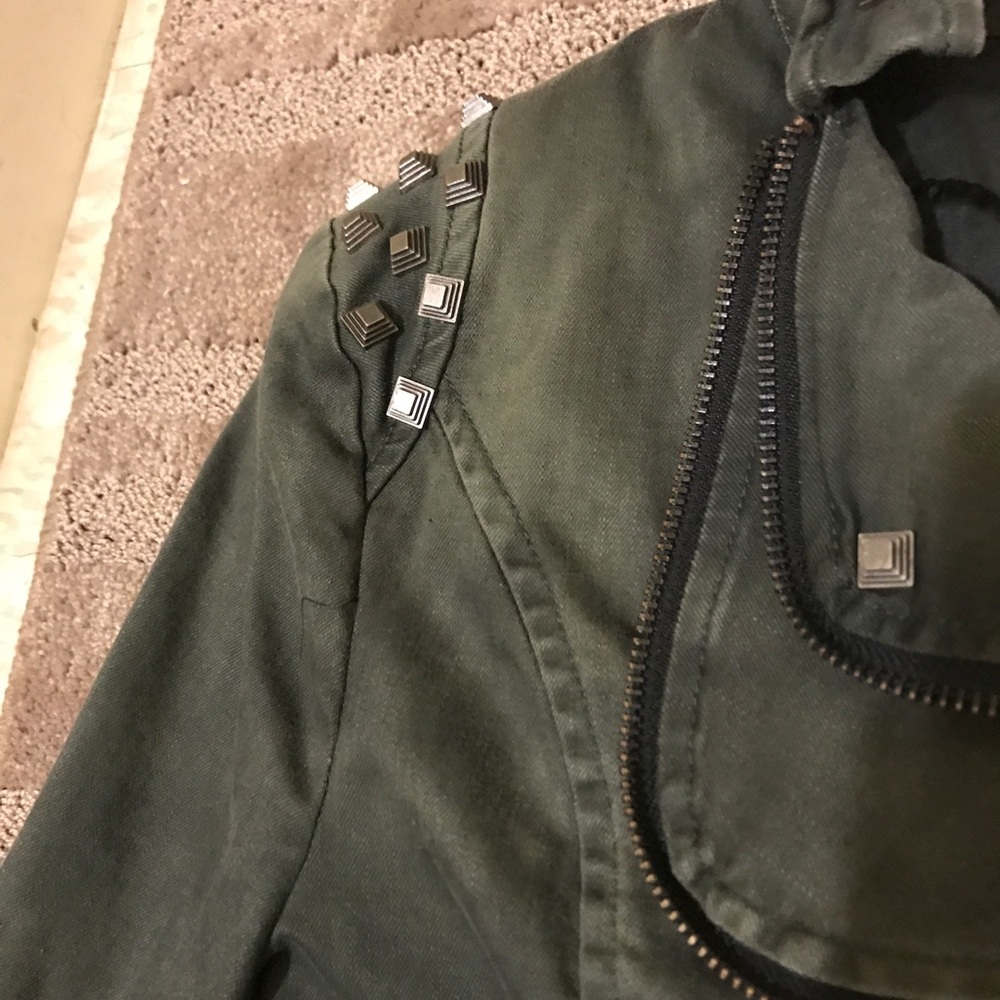 Army green Cropped jacket!